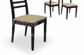 Класически стол, направен от бук, с тапицирана седалка