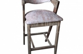 Бар стол Далас Лукс от бук-115 EUR > <br />
За дамаска в бежав и кафяв цвят.> <br />
Бар стол от бук с тапицирана седалка и облегалка.Облегалката е от буков шперплат.